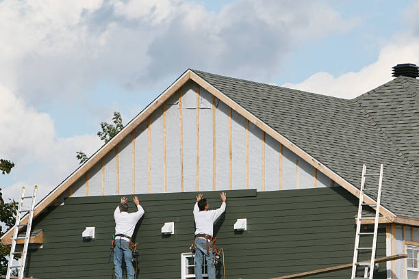 Professional Vinyl Siding technician working in Peabody, MA